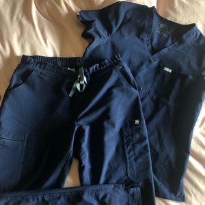 Classic Figs scrubset. Pristine condition